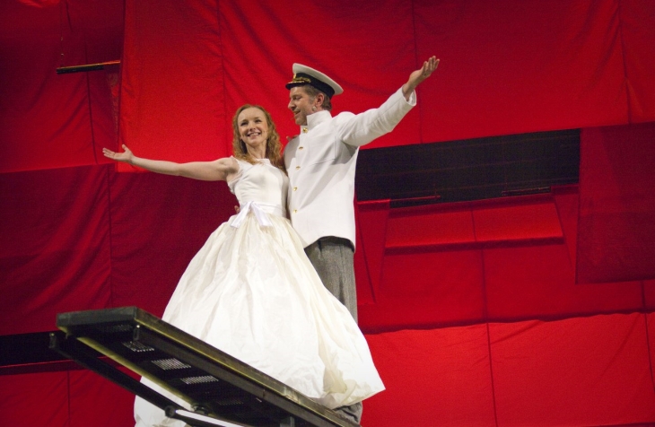 Ирина Максимкина стала первой исполнительницей роли Ассоли в популярнейшем мюзикле «Алые паруса».