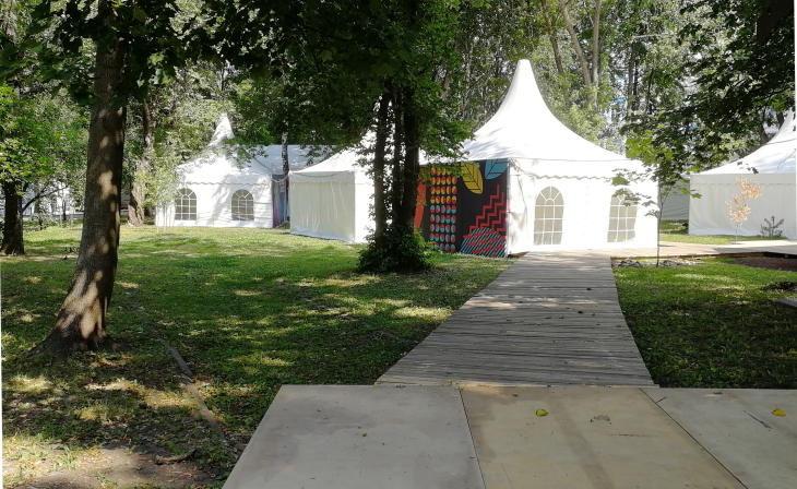 На этой неделе павильоны «Лето Парка» уберут с газонов Театрального сквера