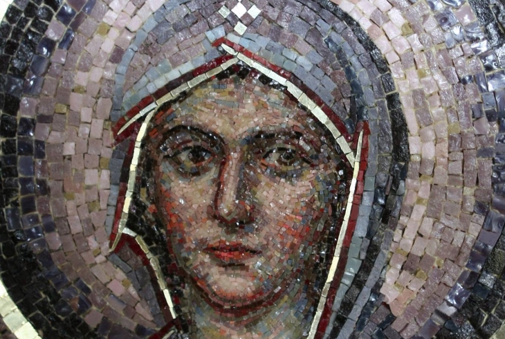 Фрагмент работы А. Беликова «Богородица Оранта» (мозаика).