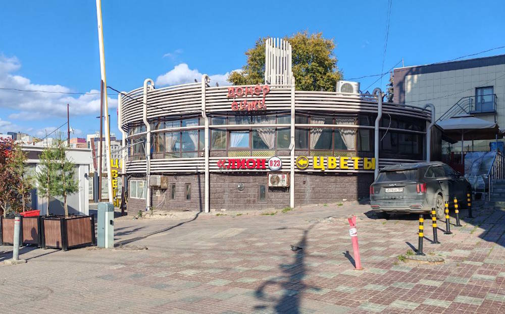 В центре Перми фотовыставкой закрыли проход к торговому центру