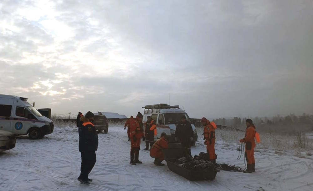 Женщина провалилась под лед около Коммунального моста в Перми