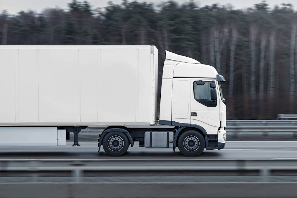 Водители грузовиков массово нарушают запреты на движение по улицам Перми