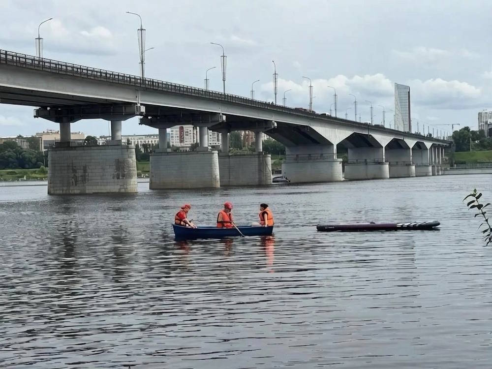 В Перми девушку на сапборде унесло к Коммунальному мосту