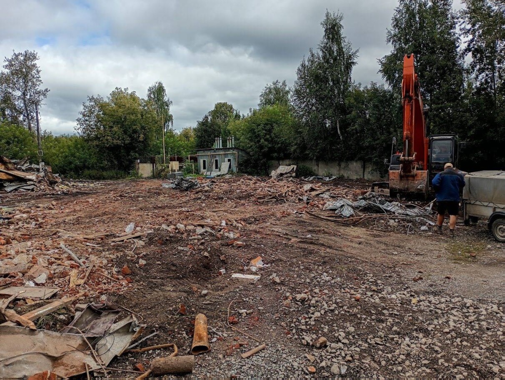 В Перми снесли старую общественную баню в микрорайоне Заостровка 