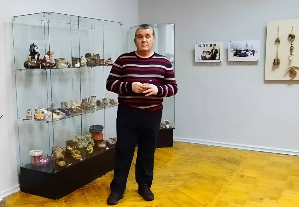 В Пермском крае учитель математики собрал более 700 экспонатов миниатюрной обуви