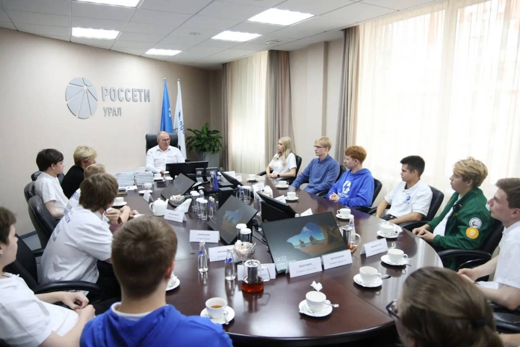Глава «Россети Урал» Дмитрий Воденников встретился с будущими энергетиками